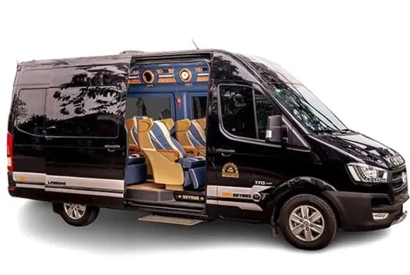 Xe 9 chỗ Limousine 